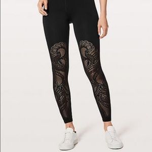 lululemon athletica Reveal 7/8 Tight (Size 4)